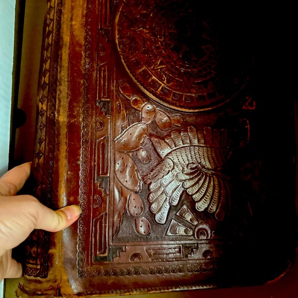 Hand tooled case. Perfect briefcase or computer case. Stunning vintage zip case - Picture 1 of 7